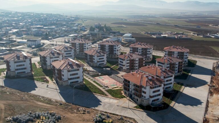 ​Konya Kadınhanı’nda 206 sosyal konutun teslimatı başladı