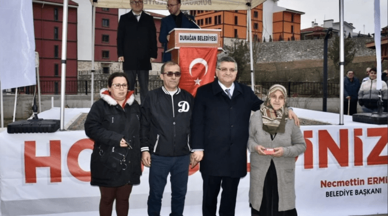 Sinop’ta yapımı tamamlanan TOKİ konutlarının hak sahiplerine teslimine başlandı