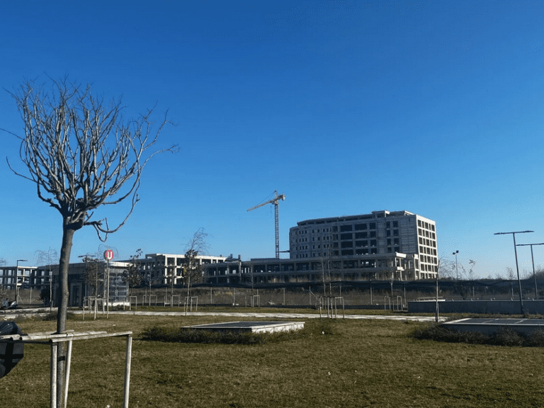 Hasdal Yolu Üzerine Yapılması Planlanan Hastanenin İnşaatı Durdu!