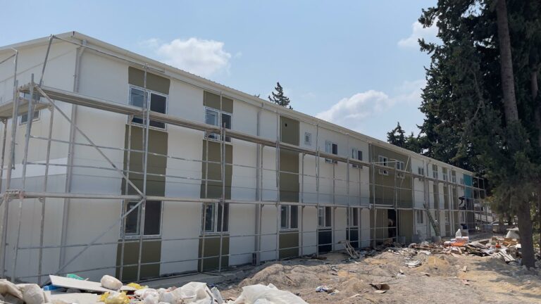 Karmod, Misek İnşaat’ın Arnavutköy ve Antakya Projelerine Şantiye Yapıları Kurdu