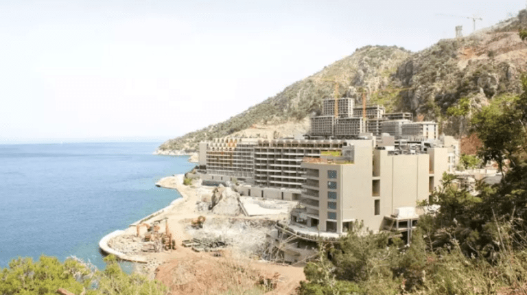 Belediyeden yıkım açıklaması: İnşaat sürüyor, Marmaris bekliyor