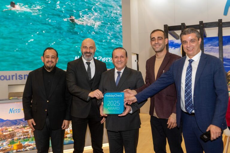 Salamis Bay Conti Resort Hotel, HolidayCheck 2025 Award’ı Almanya’da düzenlenen ITB Berlin Fuarı’nda aldı.