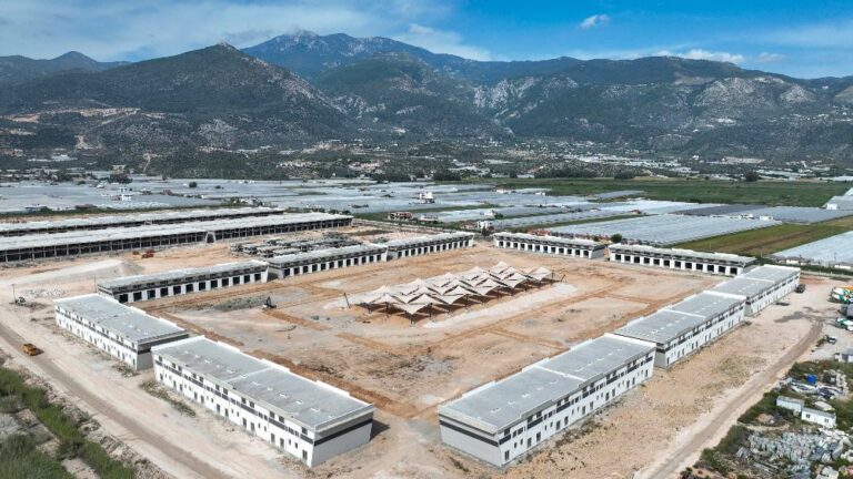 Kınık Toptancı Hal Kompleksi tamamlanıyor