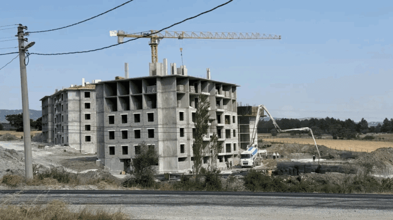 Domaniç’te TOKİ Konutları Hızla Yükseliyor