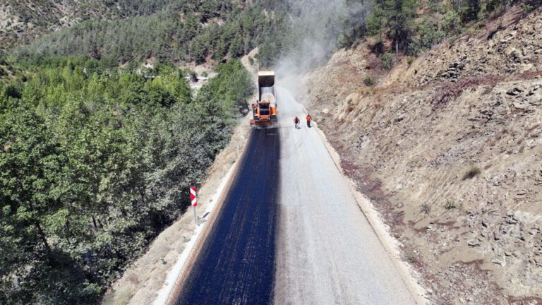 Andırın ile Şehir Merkezi Ulaşımını 20 Kilometre Kısaltacak Yol Tamamlanıyor