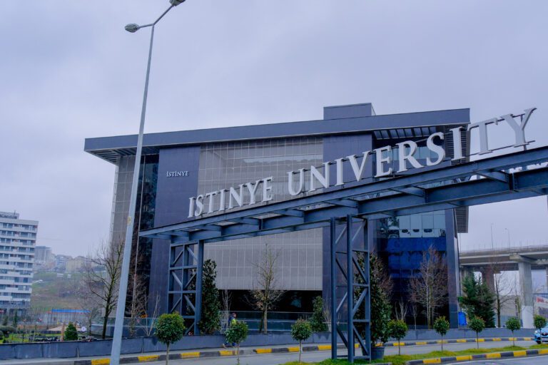 ÜNİVERSİTE KAMPÜS BİNASINI ALTI AYDA İNŞA EDEREK REKOR KIRDIK